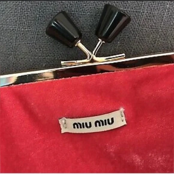 Miu Miu Pink Velvet Pouch Pochette Coin Bag/Purse with Kisslock Closure - Picture 5 of 6